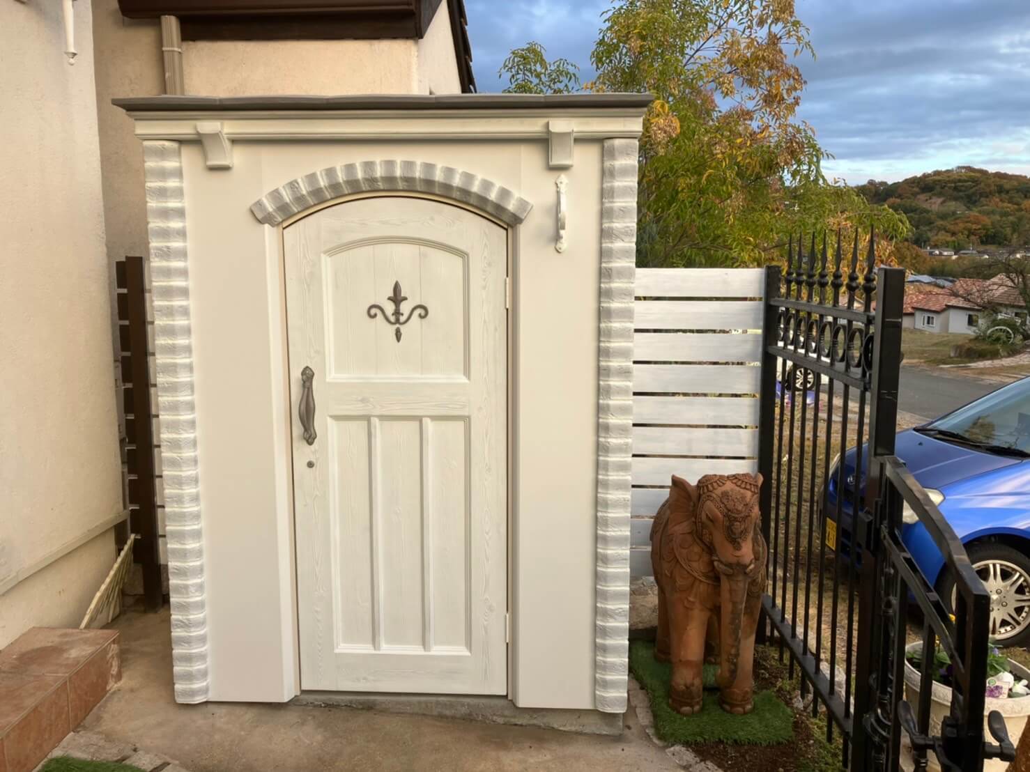 物置がアイストップになるディーズガーデン。